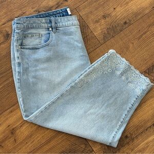NWT Lane Bryant Women's Light Blue Mid-Rise Boyfriend Capri Jeans SZ 18